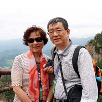 踏遍青山人未老，海棠花下戲兒孫